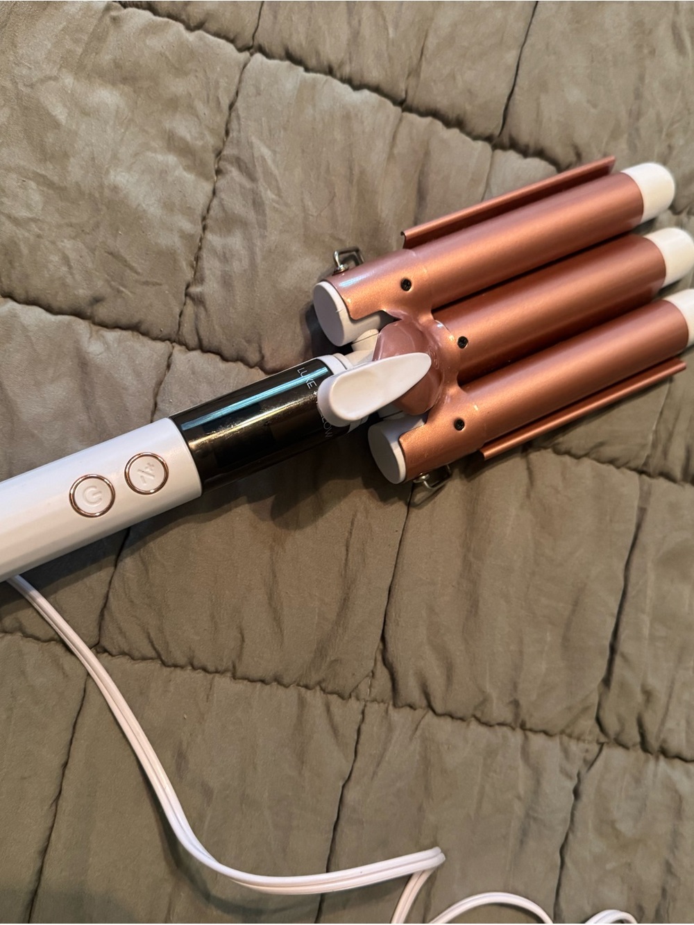 Triple Barrel Curling Wand in Rose Gold and White